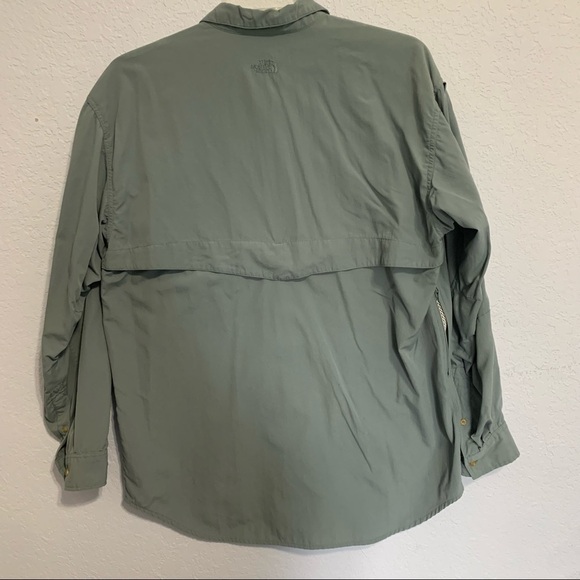 The North Face Men’s Gray Mesh Fishing Shirt Long Sleeves - Picture 11 of 13